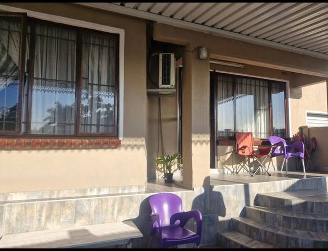 3 BEDROOM TOWNHOUSE FOR SALE IN ESCOMBE